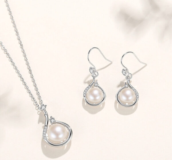 Aphrodite Necklace And Earrings Gift Set - Image 2